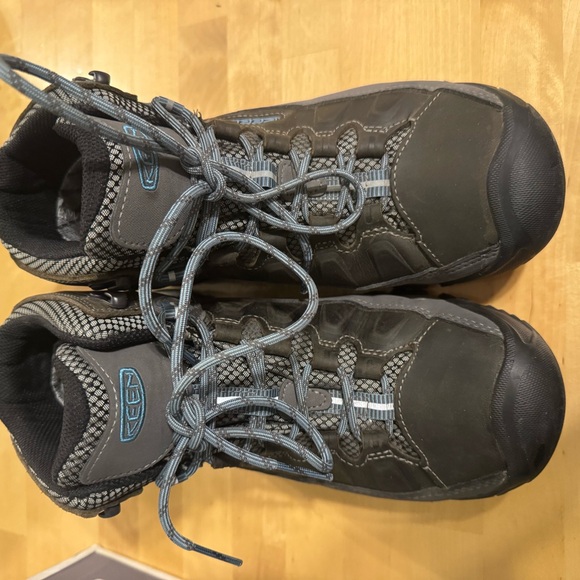 KEEN Women’s Hiking Boots 10.5 - Picture 14 of 14